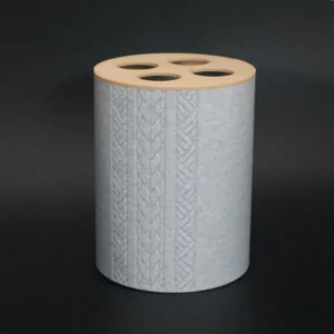 Porte-brosse à dents Manaora en situation dans une salle de bain, motifs polynésiens et couvercle amovible 4 places, impression 3D Tahiti